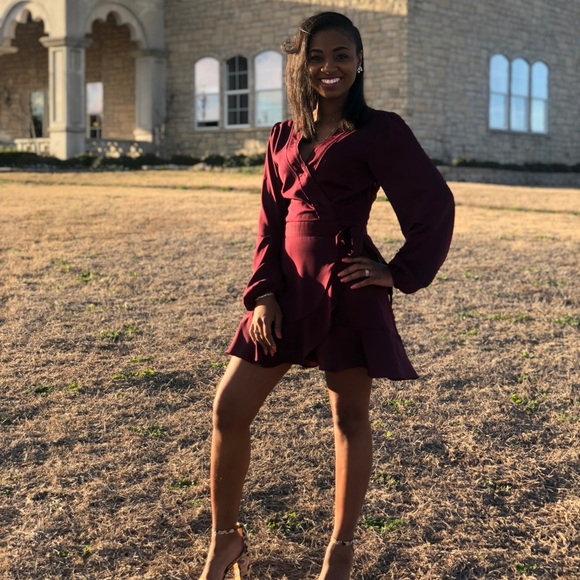 Lulu’s burgundy mini long sleeve dress - Picture 2 of 2